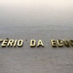 Governo Lula bloqueia R$ 332 milhões destinados para a educação