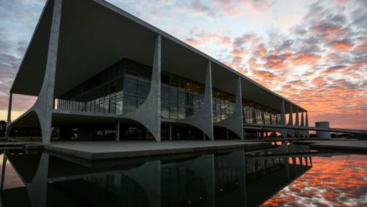 Governo Lula prevê pelo menos três blocos de concursos para 2023