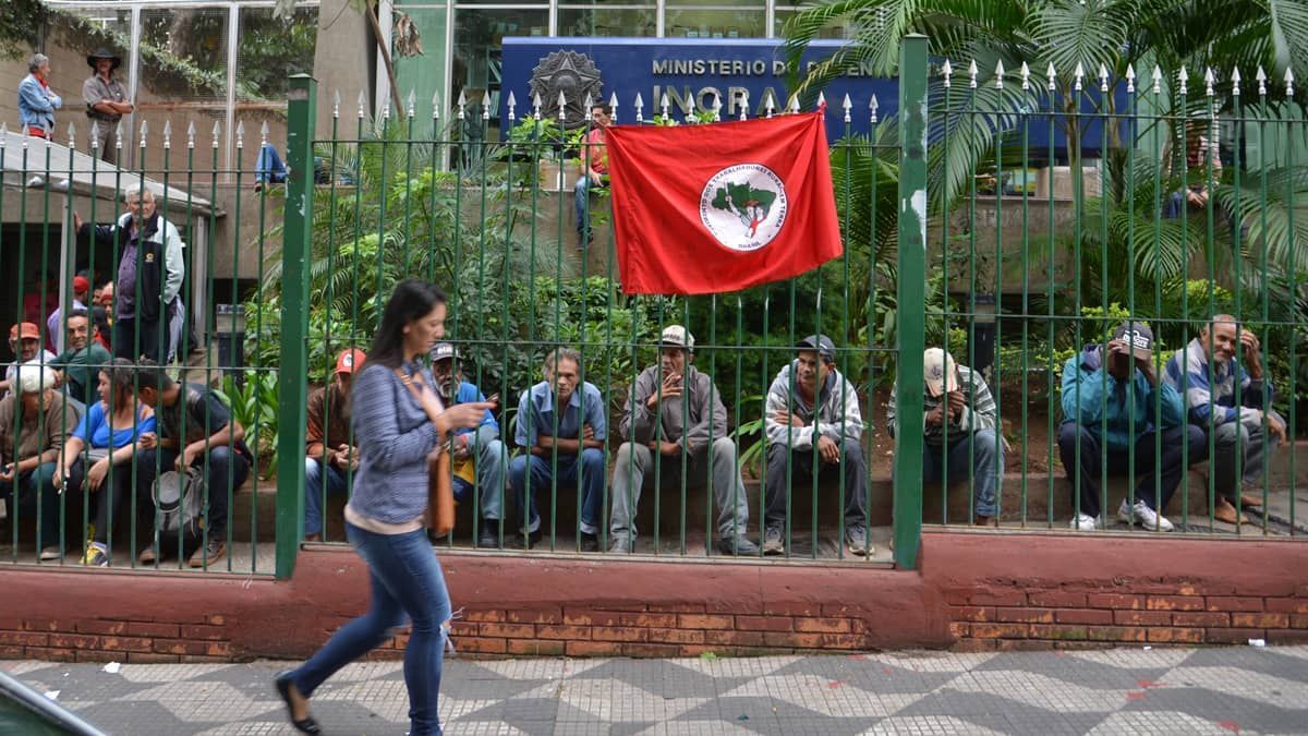 MST pressiona governo Lula e ministro promete 'assentamentos emergenciais'