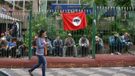 Governo Lula promete 'assentamentos emergenciais' para o MST no mês de maio