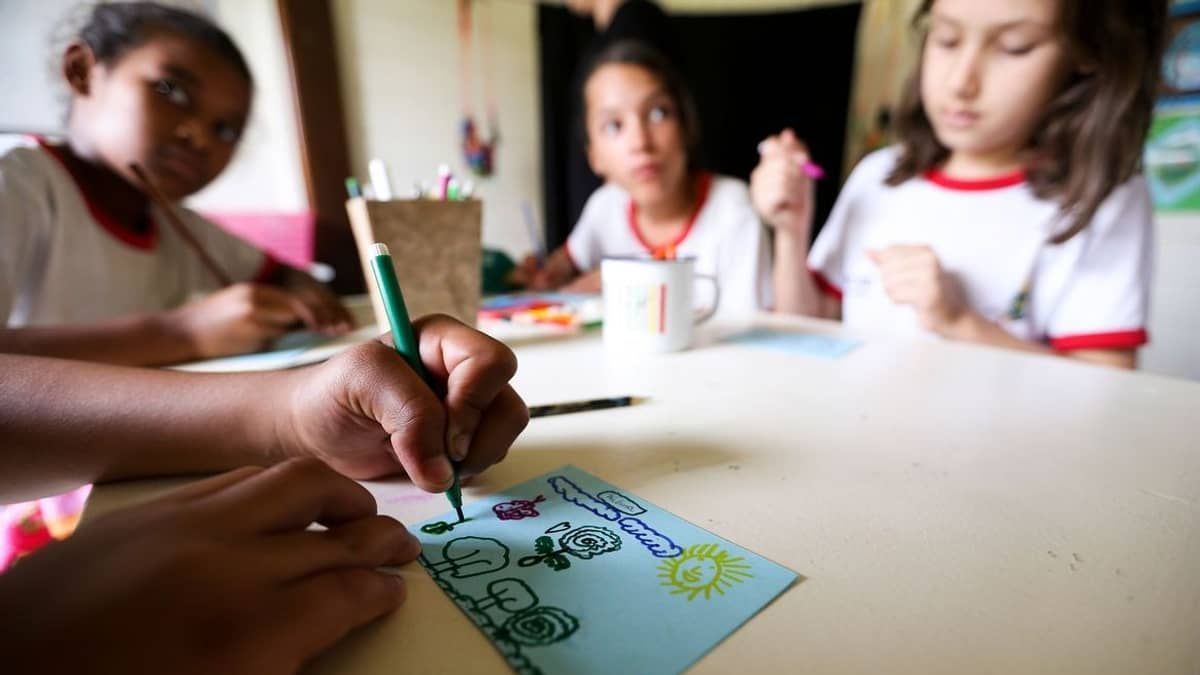 Governo indica repasse de R$ 4 bilhões para Escola em Tempo Integral e criação de 3,6 milhões de vagas; saiba o que muda