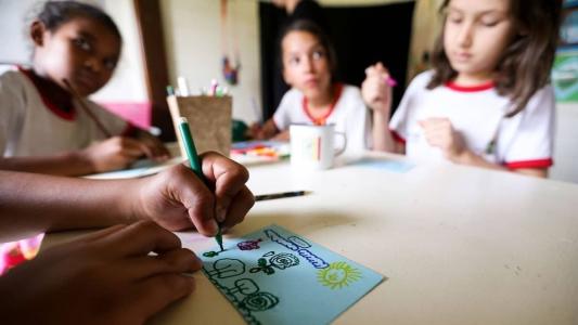 Governo quer destinar R$ 4 bilhões para o Escola em Tempo Integral, que prevê jornada mínima de sete horas diárias
