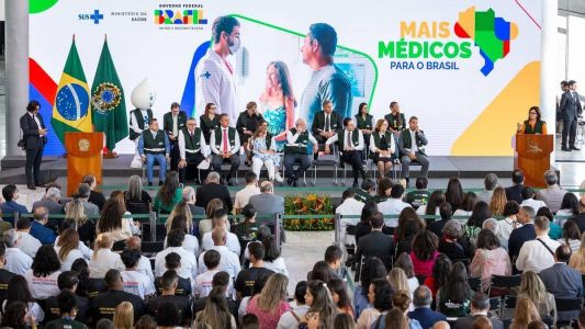 Governo sancionou nesta sexta-feira (14) a lei do novo Mais Médicos; confira o que muda