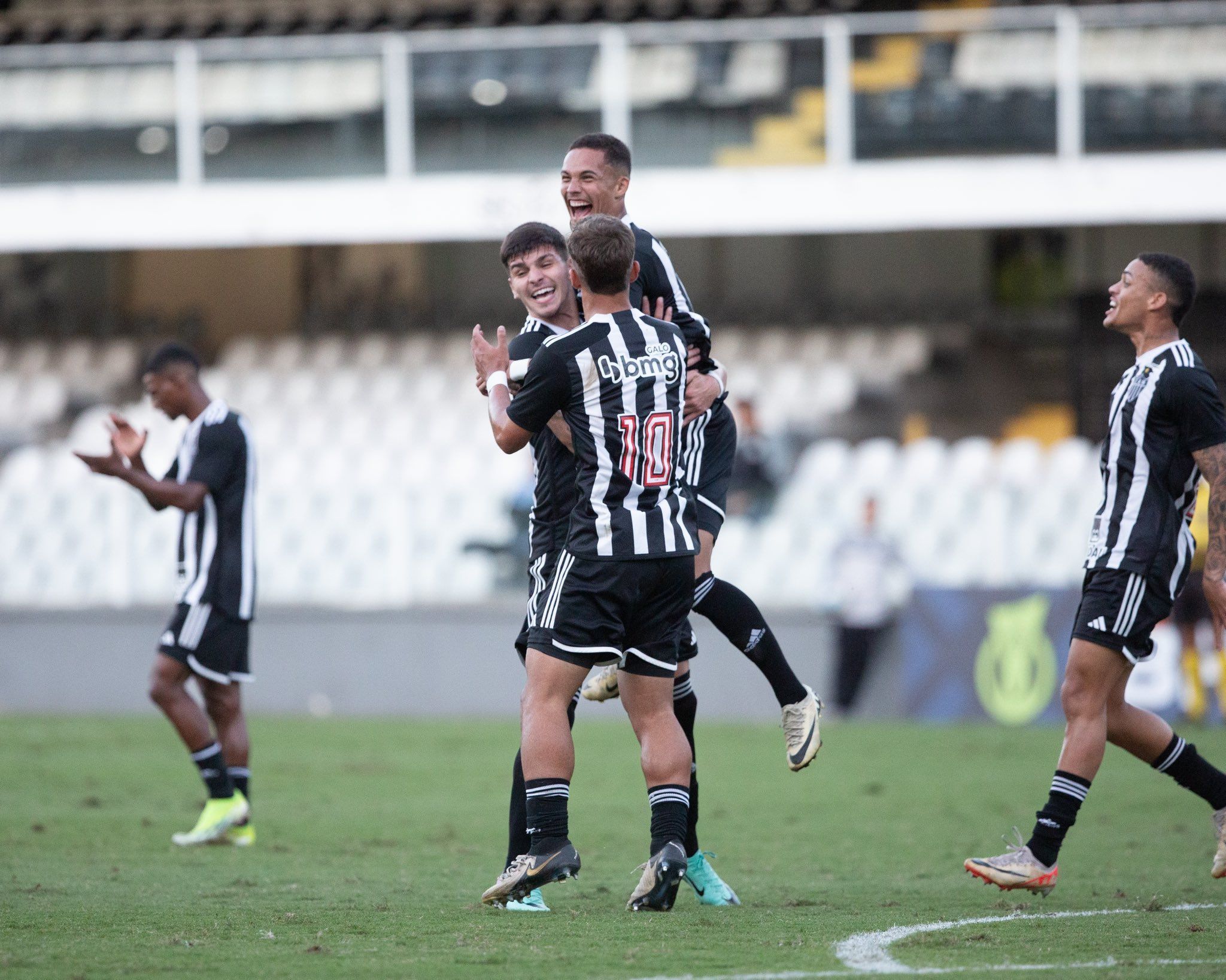 Com golaços, Atlético vence Santos de virada pelo Brasileirão Sub-20
