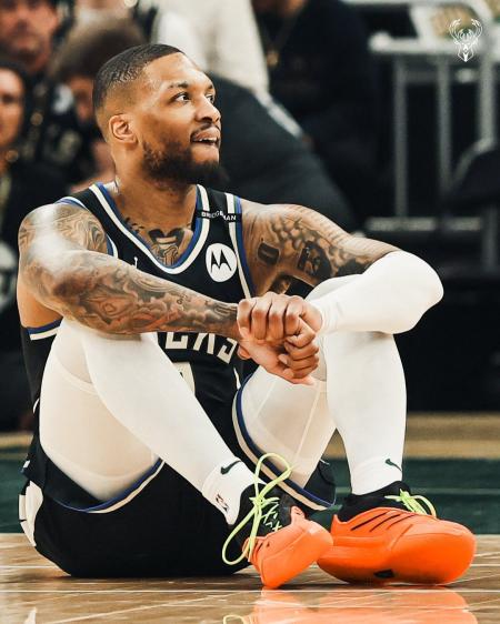Lillard está fora dos Bucks