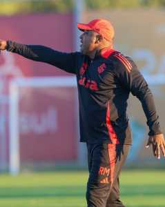 Roger Machado comanda equipe do Inter contra o Nacional