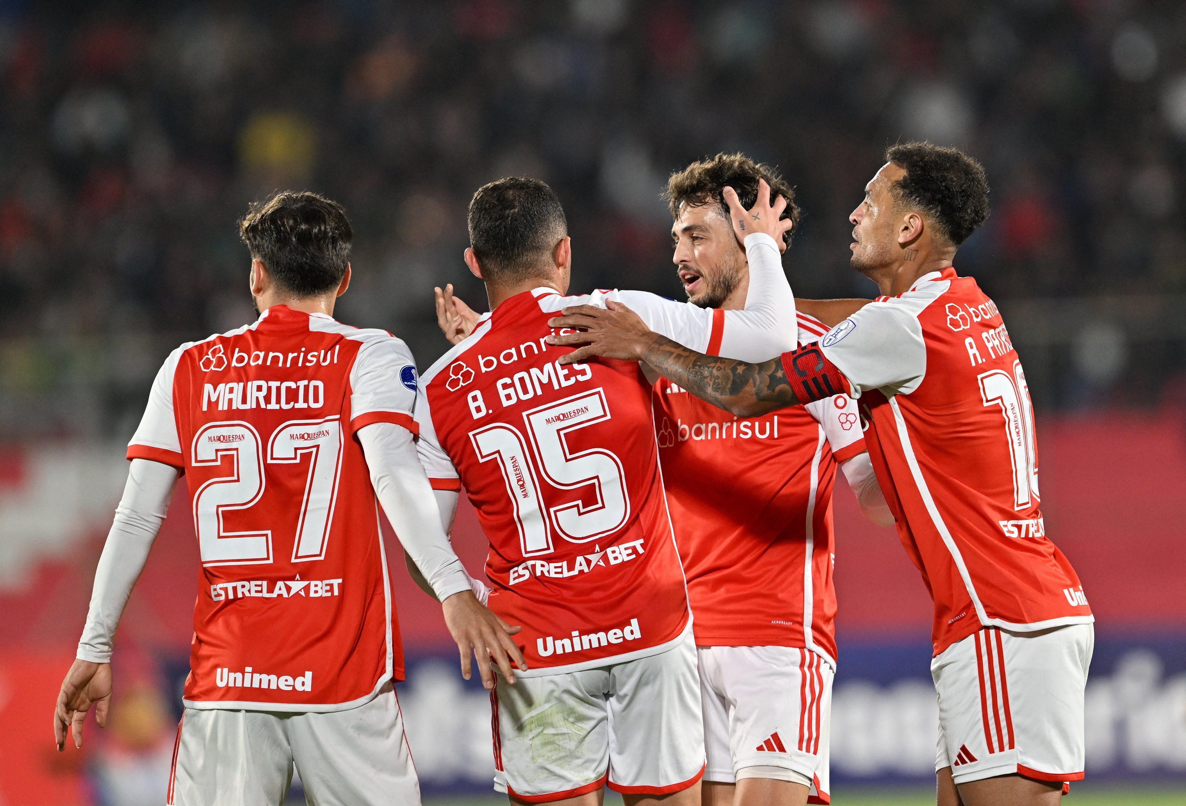Internacional vence Tomayapo e mantém chances de avançar na Copa Sul-Americana