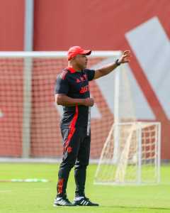 Roger Machado prepara o Inter para jogo importante pela Libertadores