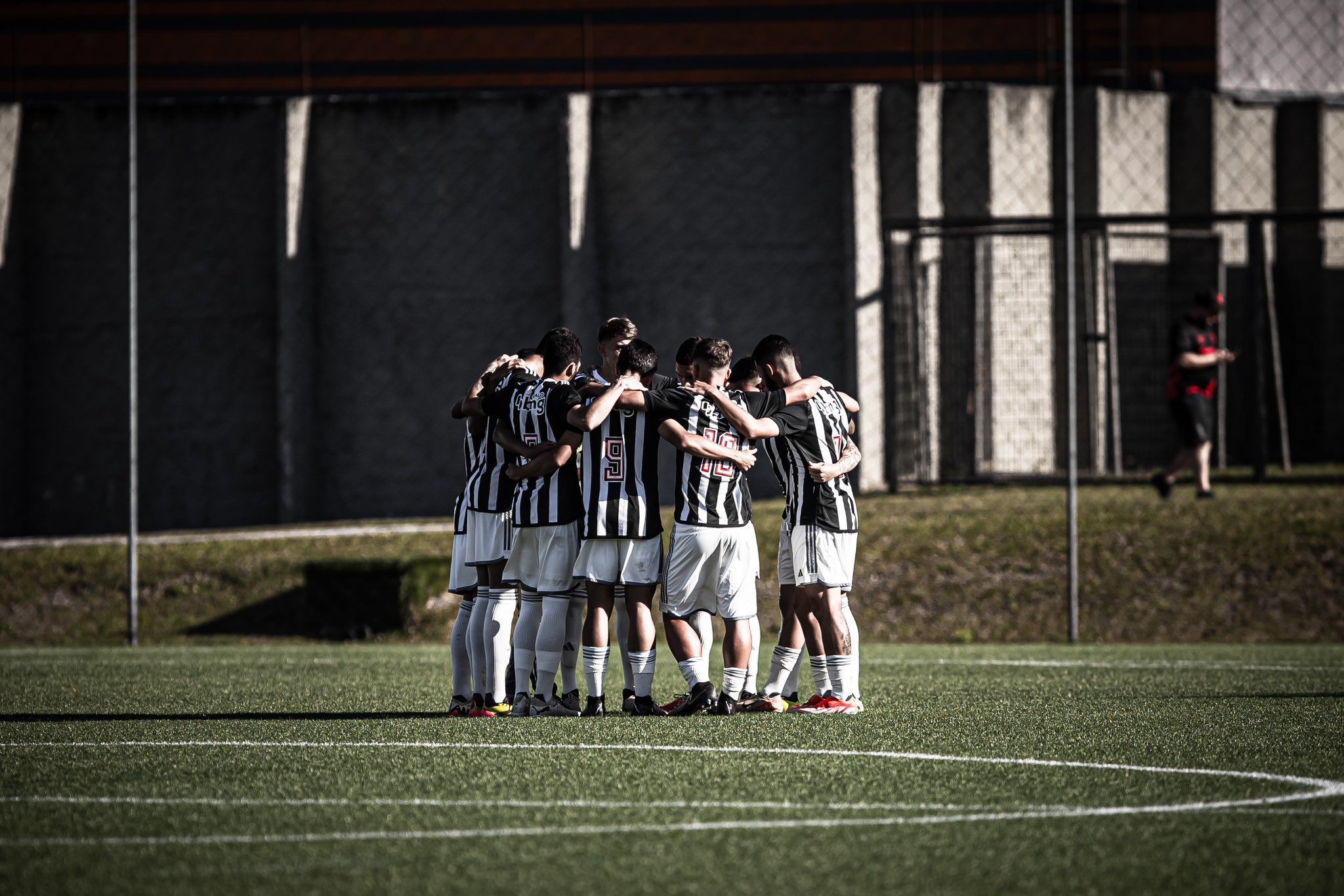 Fora de casa, Atlético é goleado pelo Athletico-PR no Brasileiro Sub-20