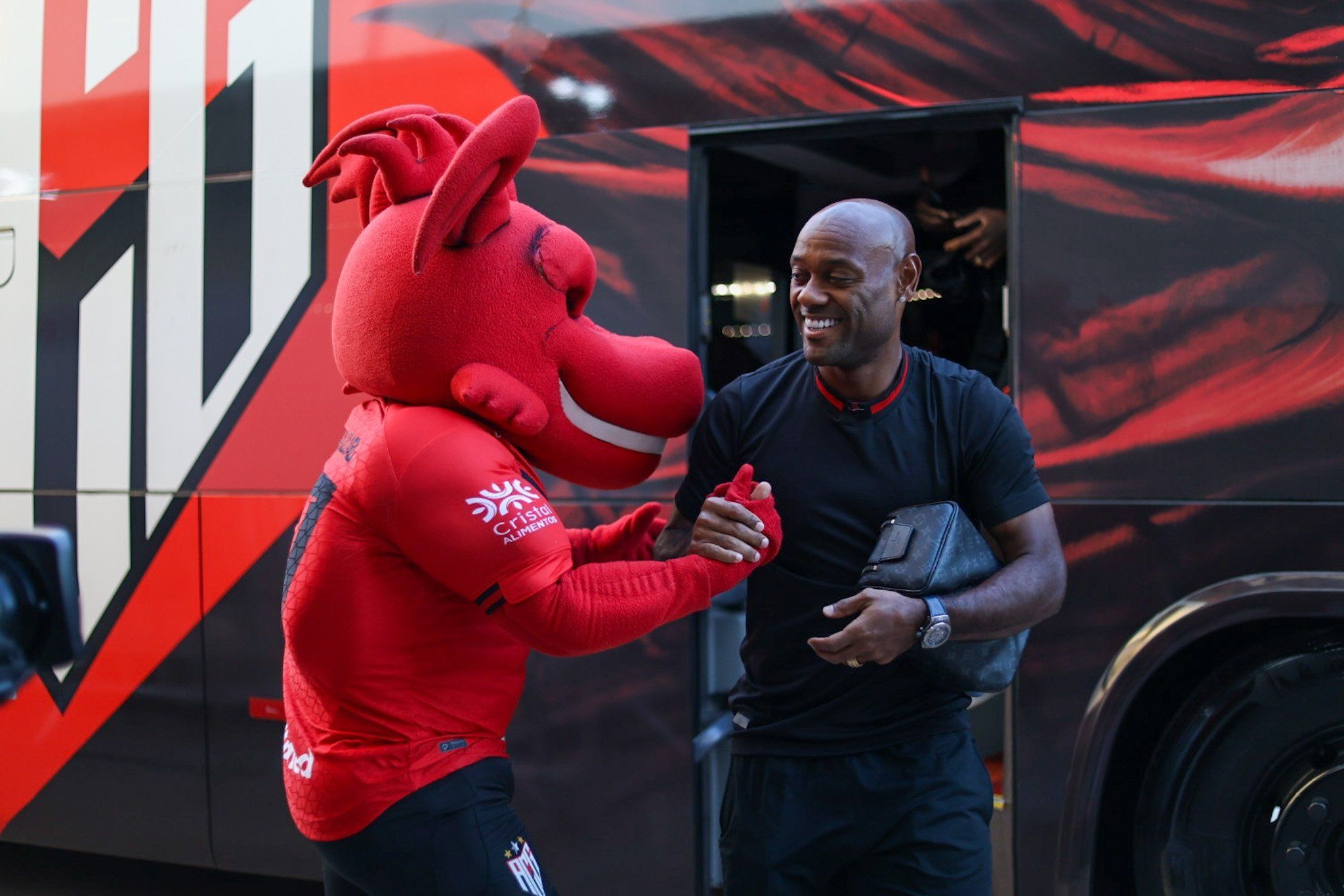 Atlético-GO se despede de Vagner Love, que será reforço de clube da Série B
