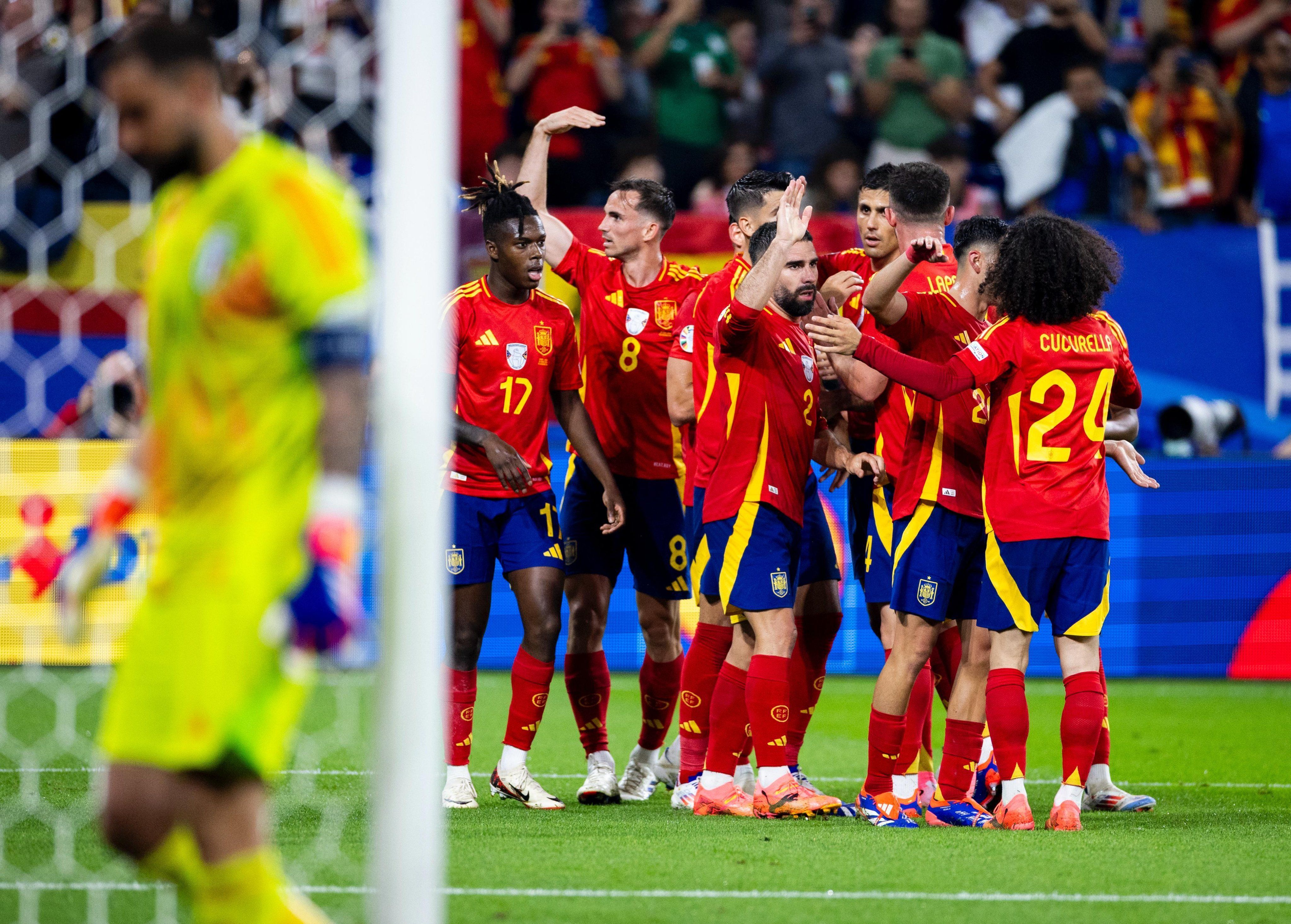 Espanha domina a Itália, vence e vai às oitavas da Eurocopa