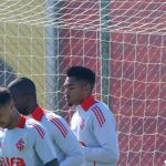 Alvo do Cruzeiro volta a treinar no Inter antes de jogo contra o Atlético