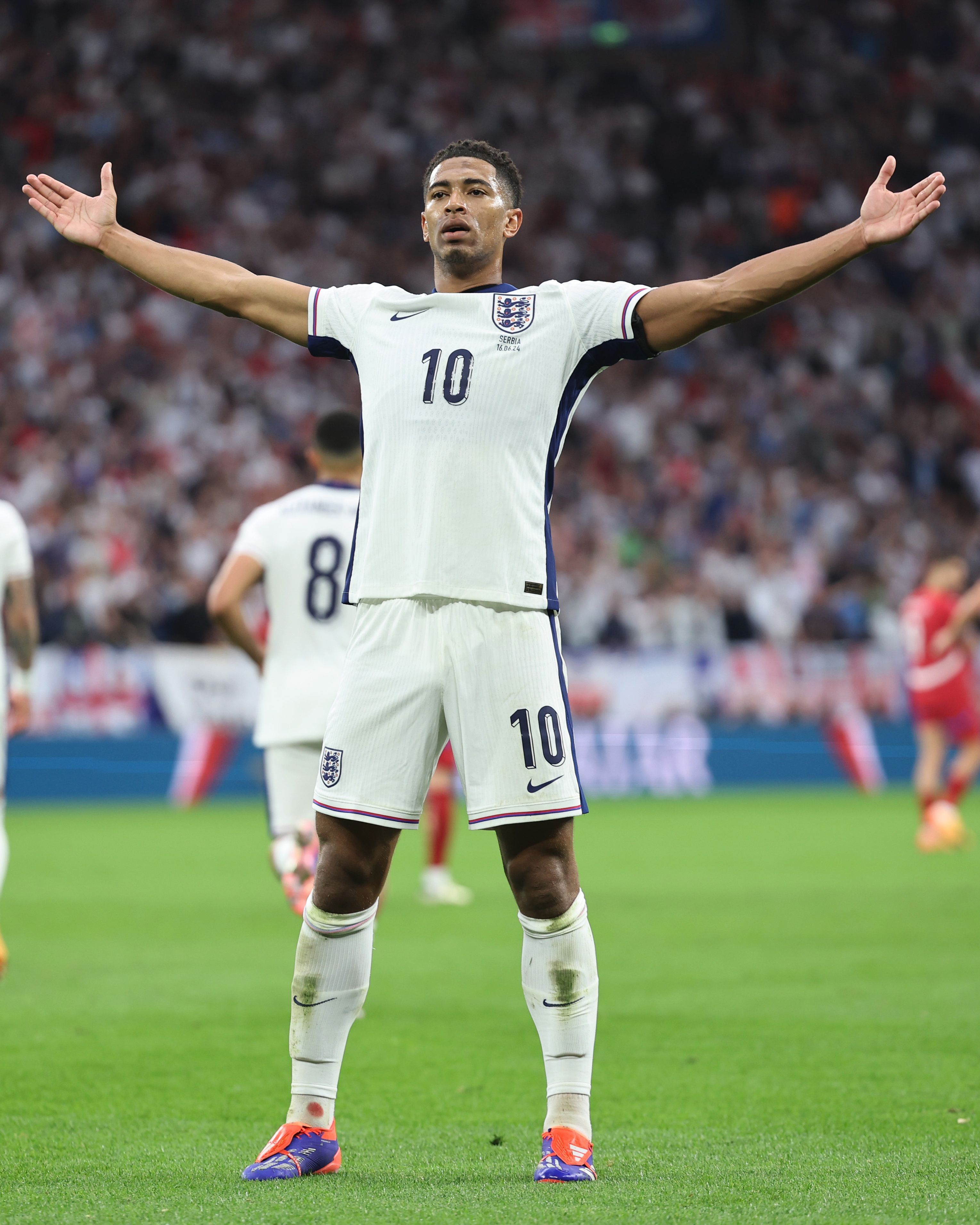 Eurocopa: com gol de Bellingham, Inglaterra estreia com vitória diante da Sérvia