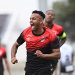 Athletico-PR goleia Corinthians e assume liderança no Brasileiro Sub-20