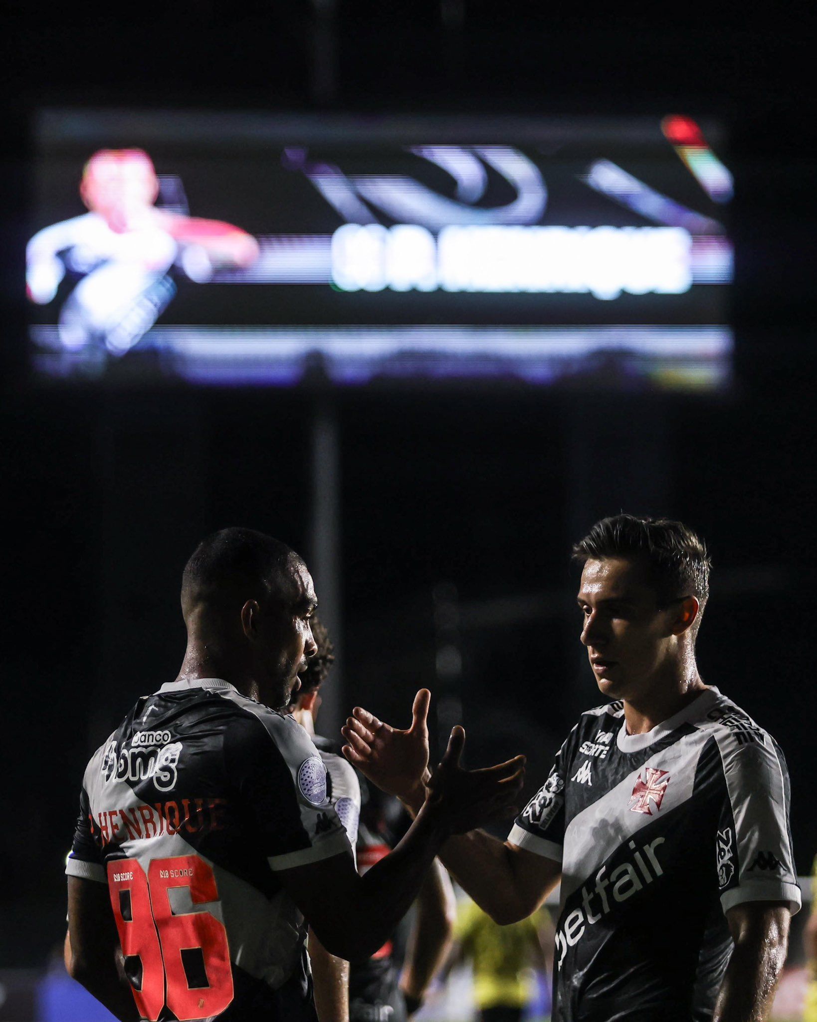 Vasco dá show, goleia o Melgar e carimba vaga nos playoffs da Sul-Americana