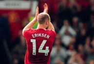 Wolfsburg e ex-clubes de Eriksen se manifestam após novo desmaio em campo