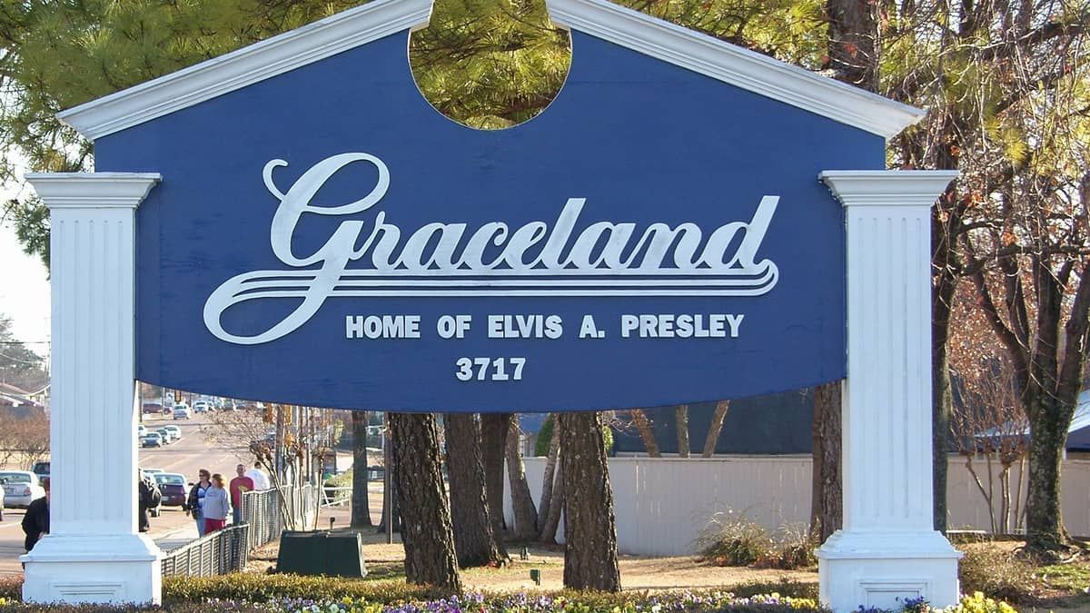 Lisa Marie Presley será enterrada perto do pai, Elvis Presley, na mansão Graceland 
