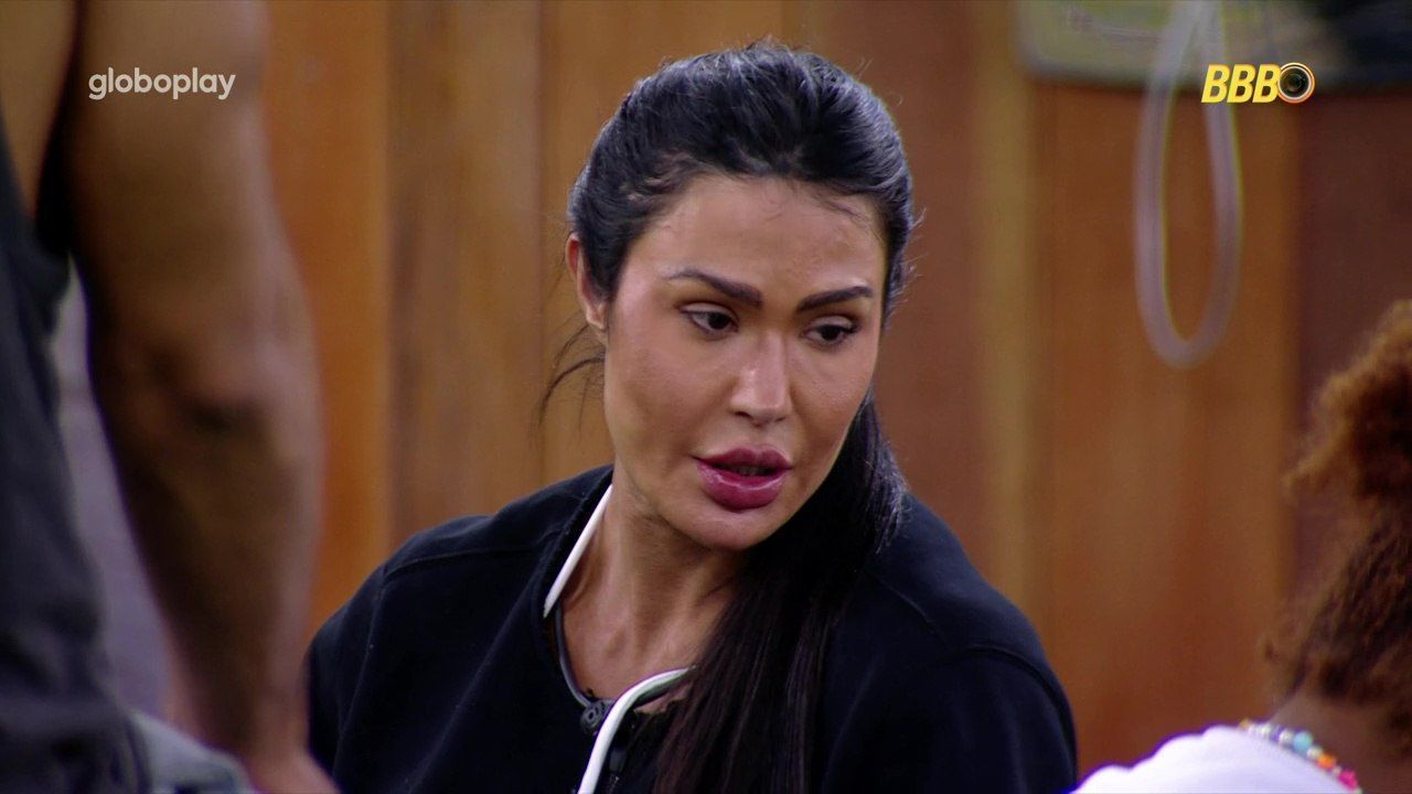 Revoltada, Gracyanne Barbosa retruca a produção do BBB 25 após ser punida; vídeo