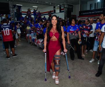Gracyanne Barbosa foi assaltada após ensaio em escola de samba