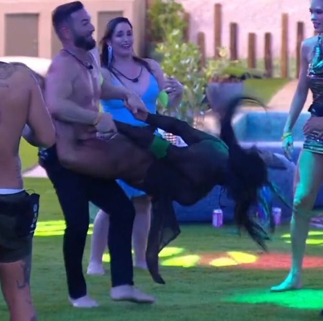 Gracyanne Barbosa curte after no BBB 25 e cai no chão após 'gira-gira' com Diego Hypolito