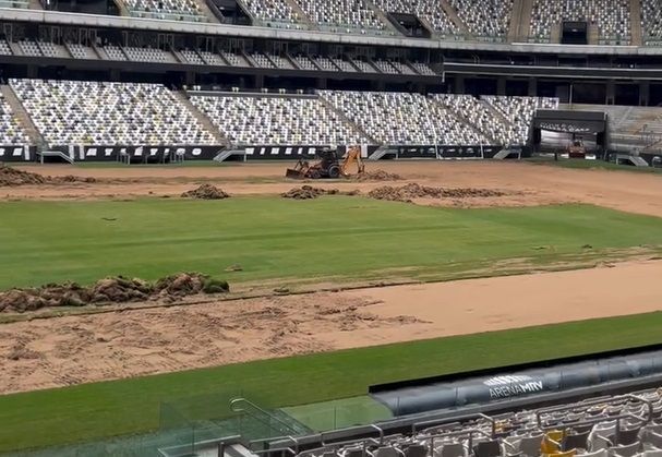 Atlético inicia retirada de grama natural da Arena MRV