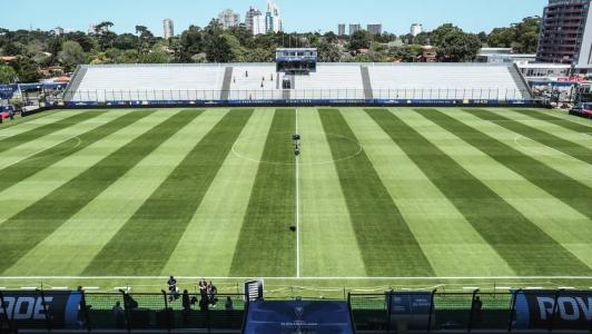Gramado do estádio Domingo Burgueño, na véspera da final da Copa Sul-Americana