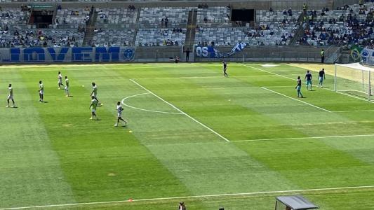 Gramado do Mineirão neste domingo (15)