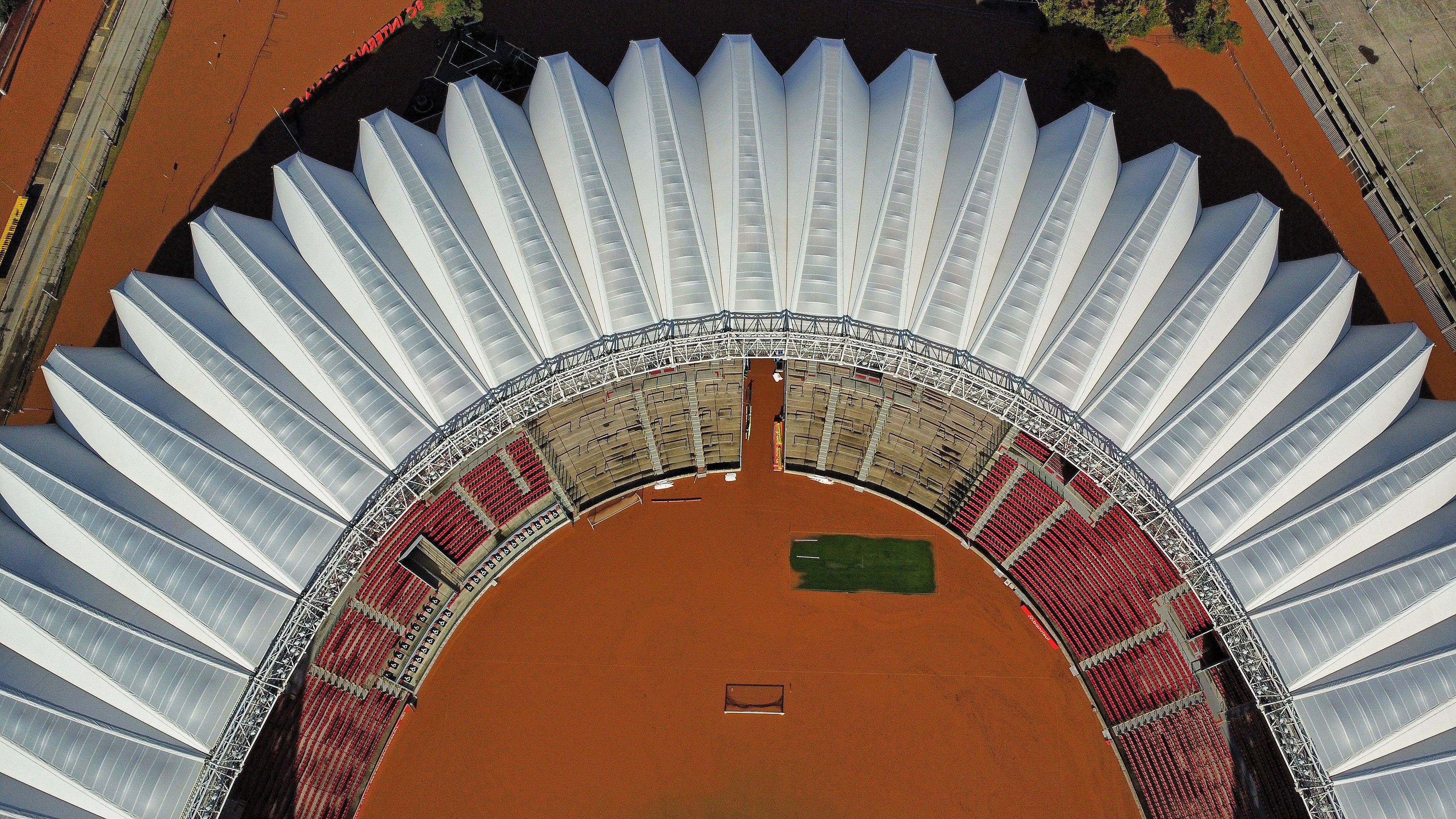 Chuva no RS: fotos mostram gramado do Beira-Rio, do Inter, completamente alagado