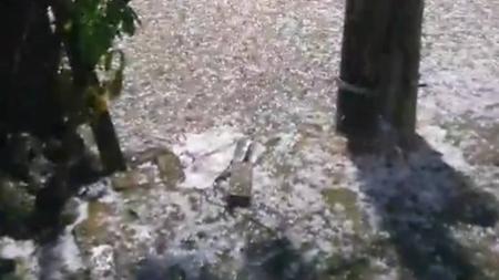 Granizo tomou as ruas da capital gaúcha