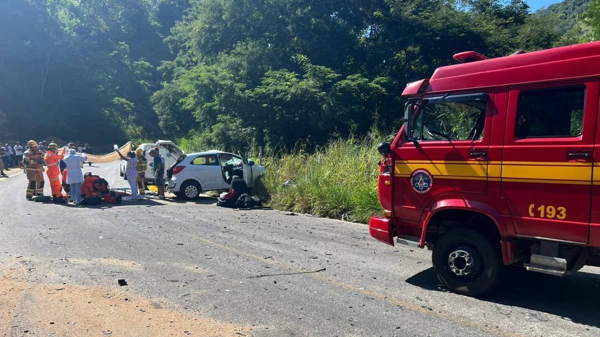 Uma pessoa morre e outras duas ficam gravemente feridas em acidente na MGC-120 na Grande BH  