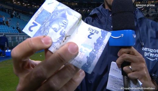Nota de R$ 2 que foi arremeçada no árbitro Matheus Delgado ao término do confronto entre Grêmio e CSA