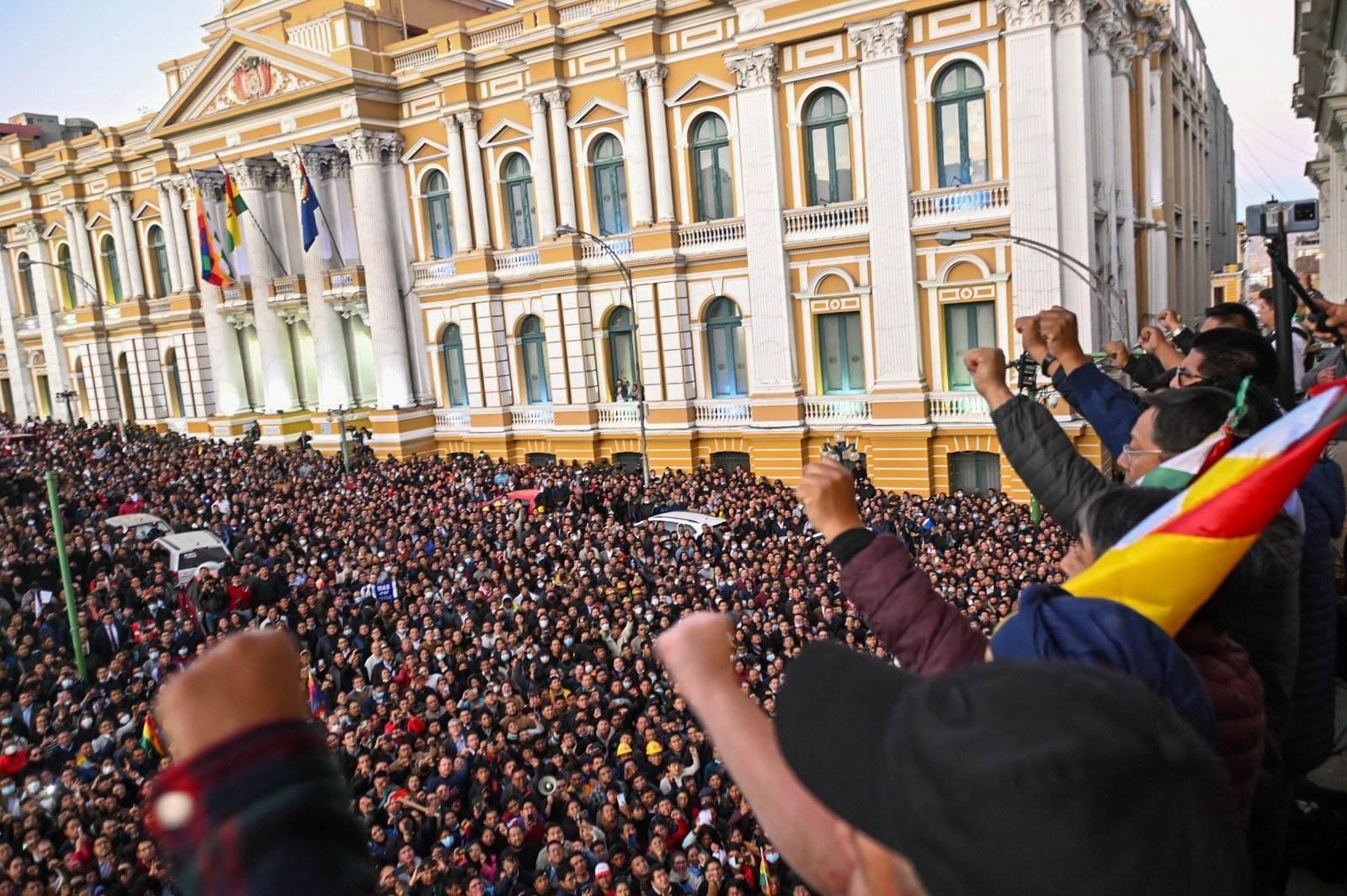Direita lidera pesquisas na Bolívia após duas décadas de governo socialista
