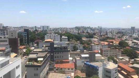 Belo Horizonte terá céu claro a parcialmente nublado, com possibilidade de pancadas de chuva rápidas e trovoadas, no feriado