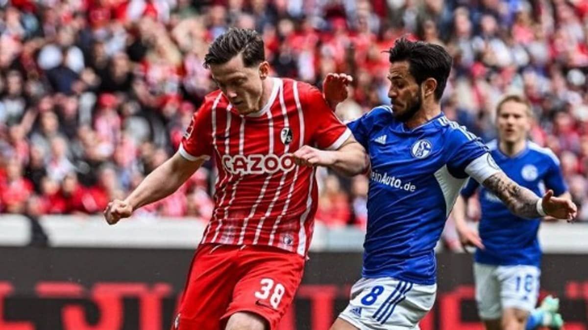 Freiburg goleia o Schalke 04 e entra no G4 do Campeonato Alemão