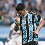 Grêmio goleia Coritiba e assume vice-liderança no Brasileirão