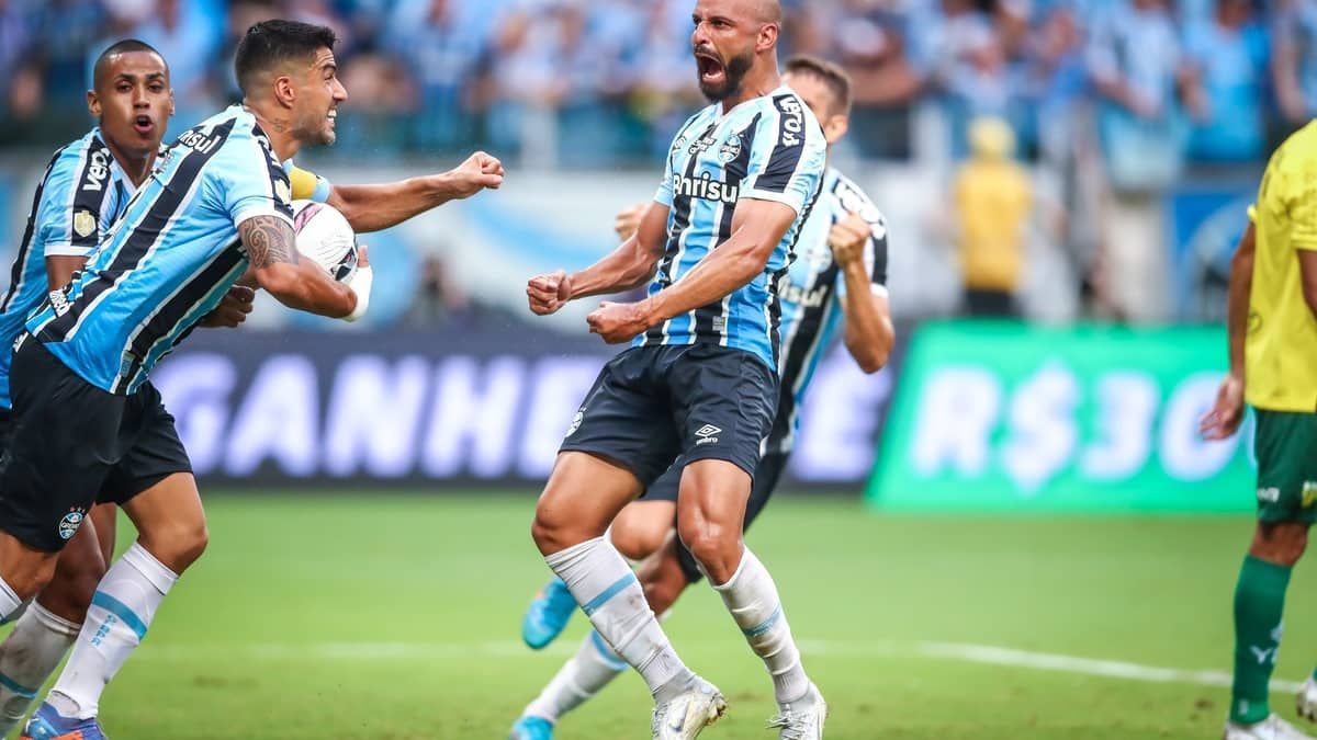 Grêmio bate Ypiranga nos pênaltis e se garante na final do Gauchão
