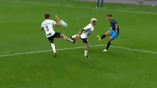 Grêmio reclama de bola no braço de Yuri Alberto, do Corinthians