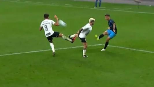 Grêmio reclama de bola no braço de Yuri Alberto, do Corinthians
