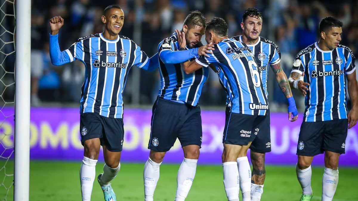 Grêmio estreia no Brasileirão com vitória sobre o Santos