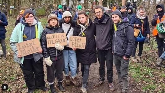 Greta Thunberg participa de protesto contra mina na Alemanha