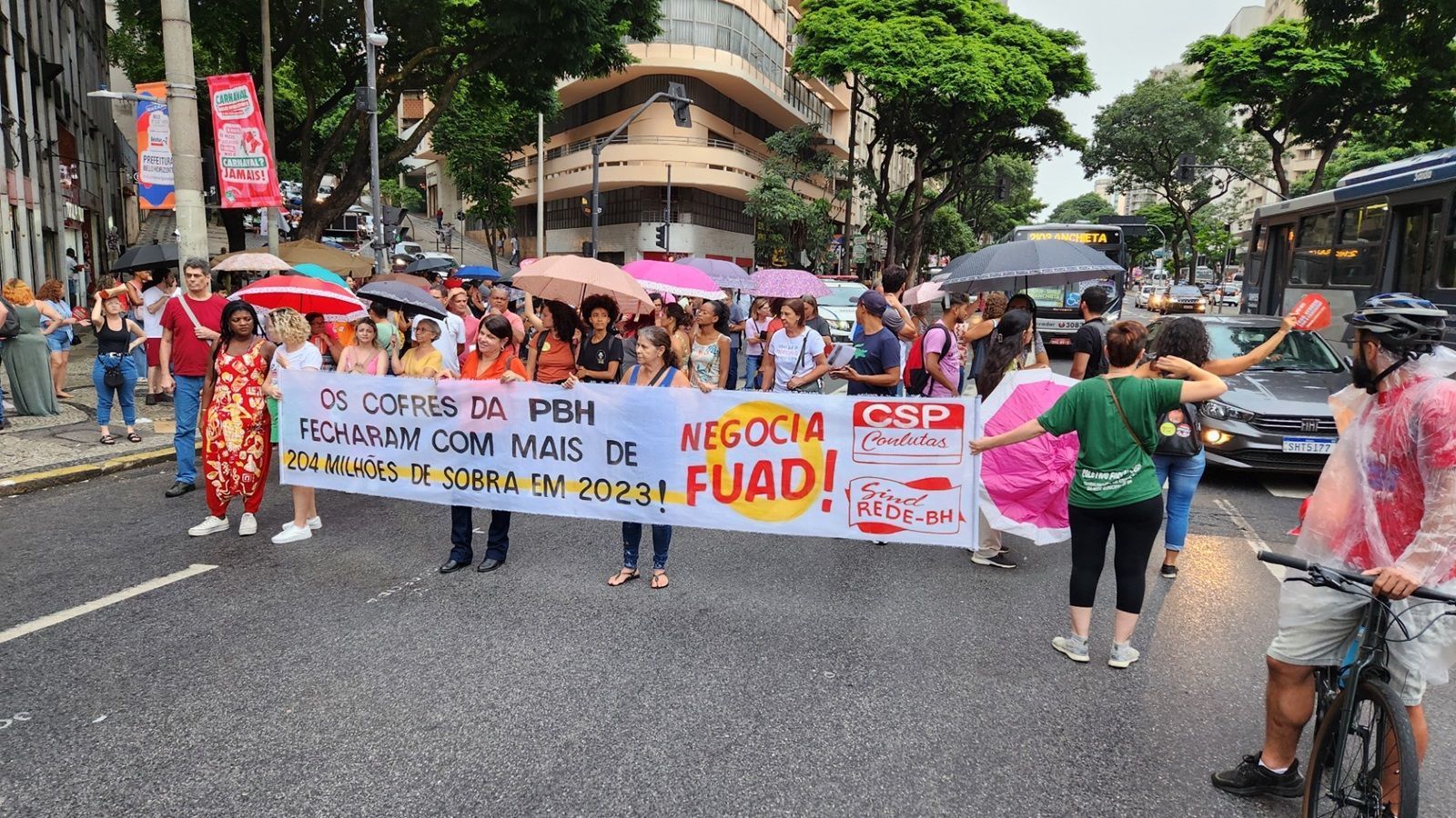 Professores concursados das escolas municipais de BH decidem entrar em greve