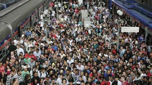 Greve causa transtornos com paralisação de linhas de metrô e trens em São Paulo
