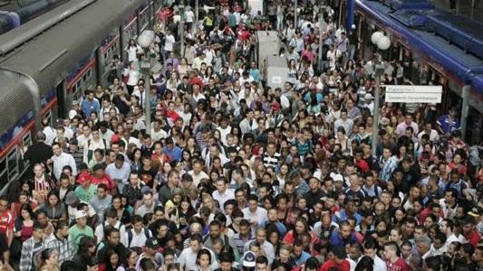 Greve causa transtornos com paralisação de linhas de metrô e trens em São Paulo
