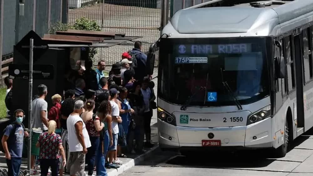 Greve de motoristas de ônibus em SP é suspensa 