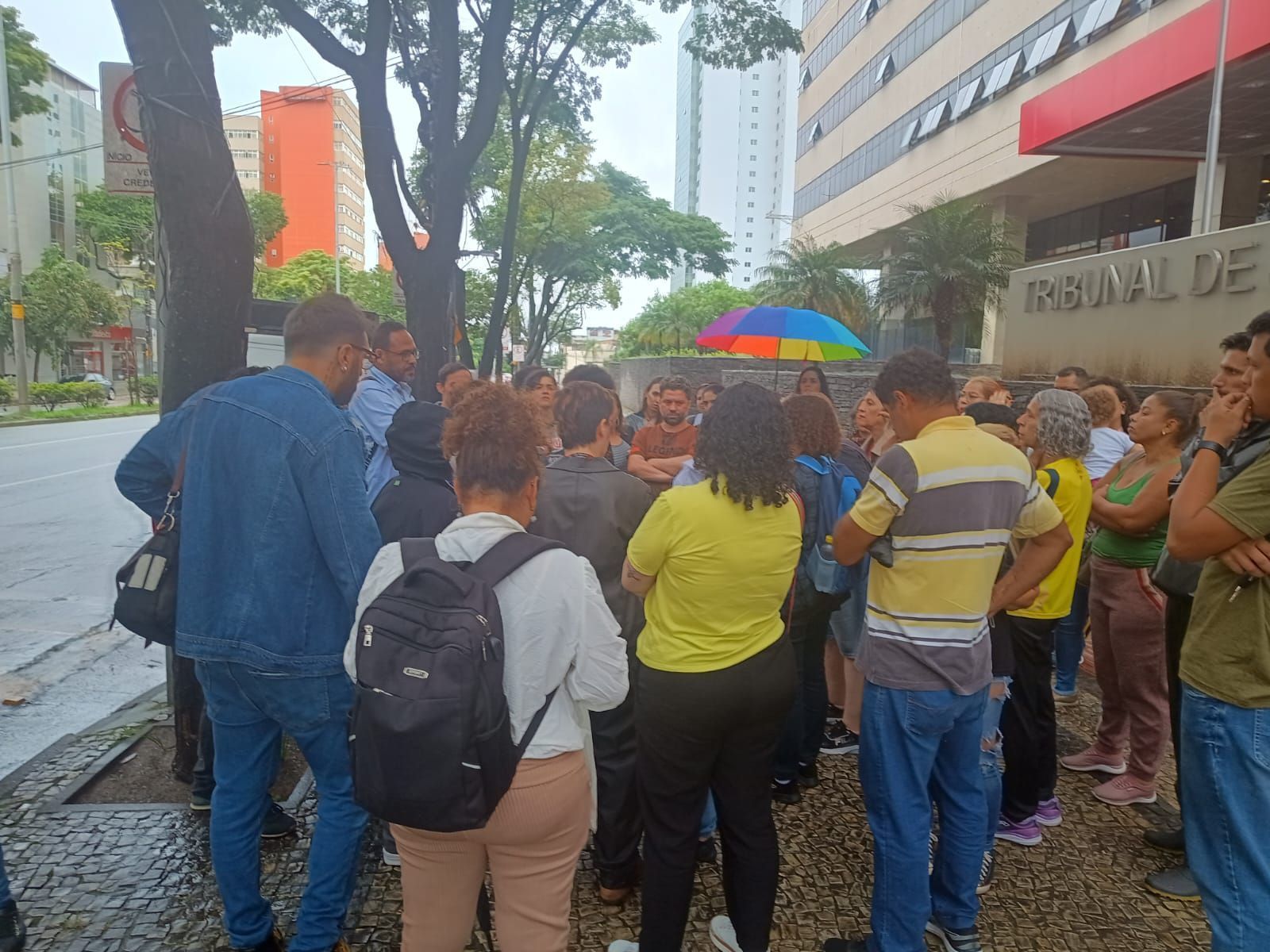 Sem acordo com prefeitura, professores de BH mantém greve após audiência de conciliação