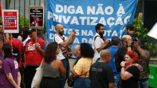 A paralisação ocorre em protesto contra uma série de projetos do governo do estado para privatizações de estatais