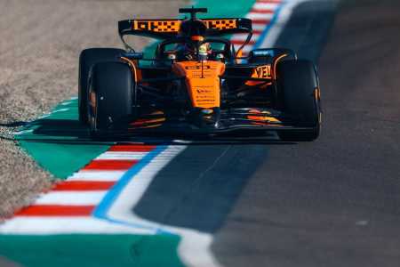 Oscar Piastri, da McLaren, durante o TL2 do GP da Emília-Romagna