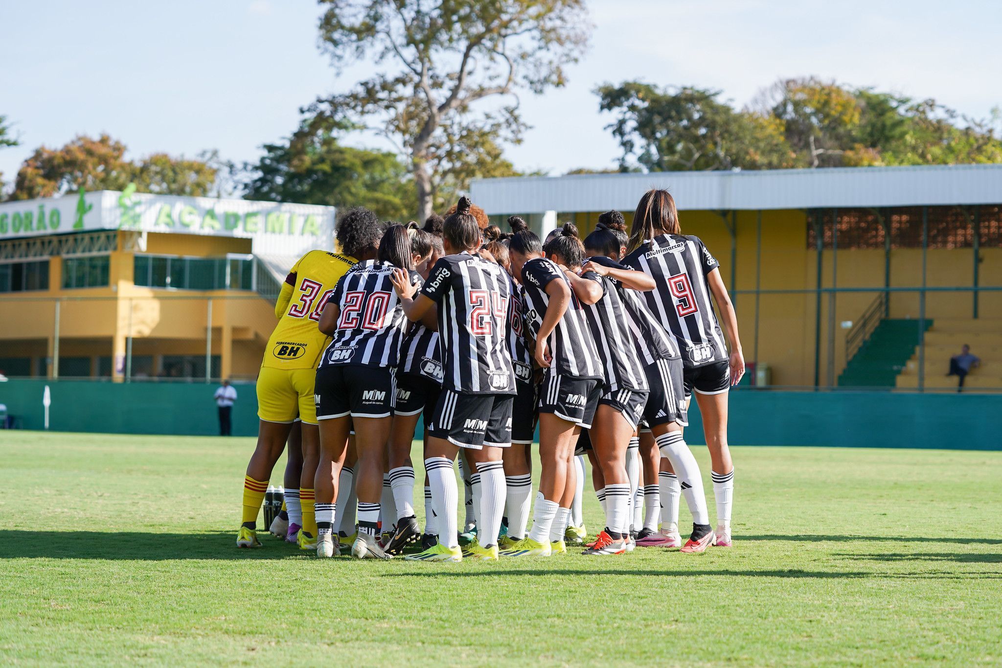 CEO do Atlético admite erros na gestão do futebol feminino e promete mudanças