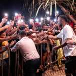 De visual novo, Neymar é ovacionado em Maceió antes de CRB x Santos; veja