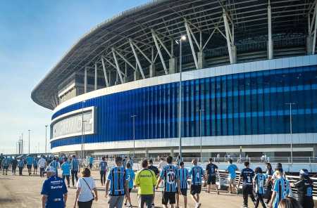Arena do Grêmio recebe sócios-torcedores para a votação presidencial